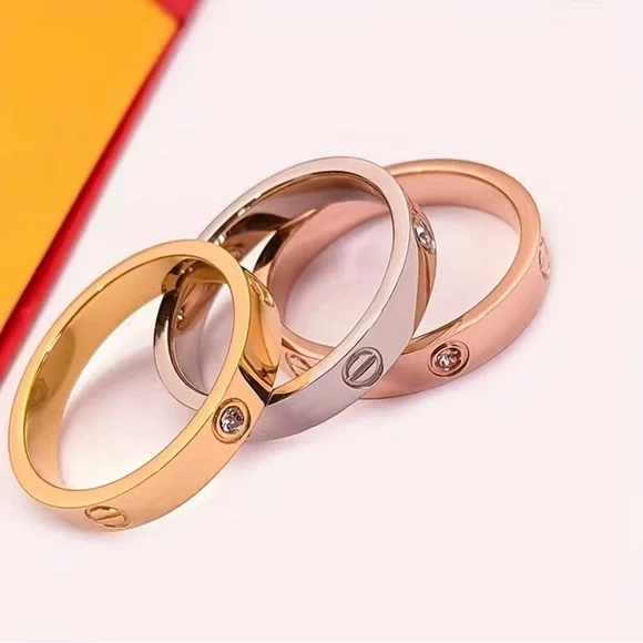 Stylish Rings With Screw Pattern - Picture 2 of 4